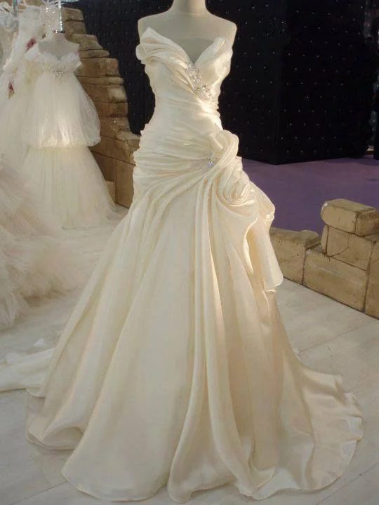 women's lace dressesRuffles Cream Satin Wedding Dress with Beadings Elegant Long Bridal Dress Y4136